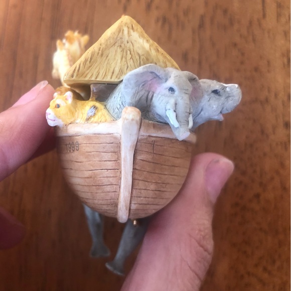 $1 Add On Damaged Hallmark Keepsake "Noah's Ark" Ornament 1999 No Box - Picture 2 of 5